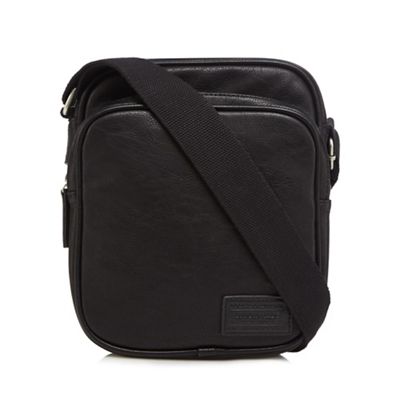 Black shoulder city bag